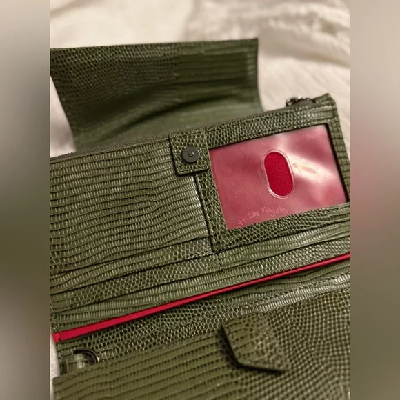 🌟 HAMMITT Levy Green Textured Crossbody Clutch - Picture 7 of 11